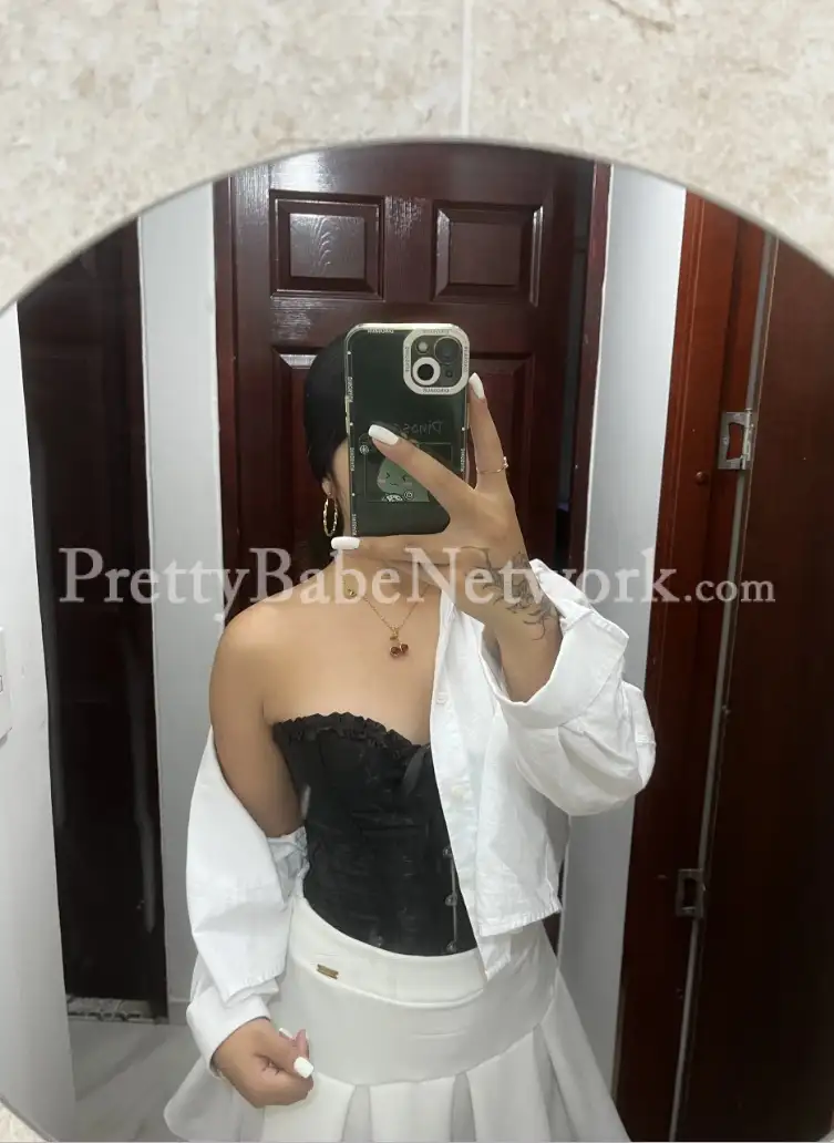 Chitranshi—Air hostess Escort in Bandra for Professional Dating, Meetup, and Sex